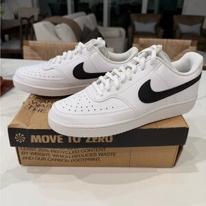 Nike Men's White and Black Athletic Shoes